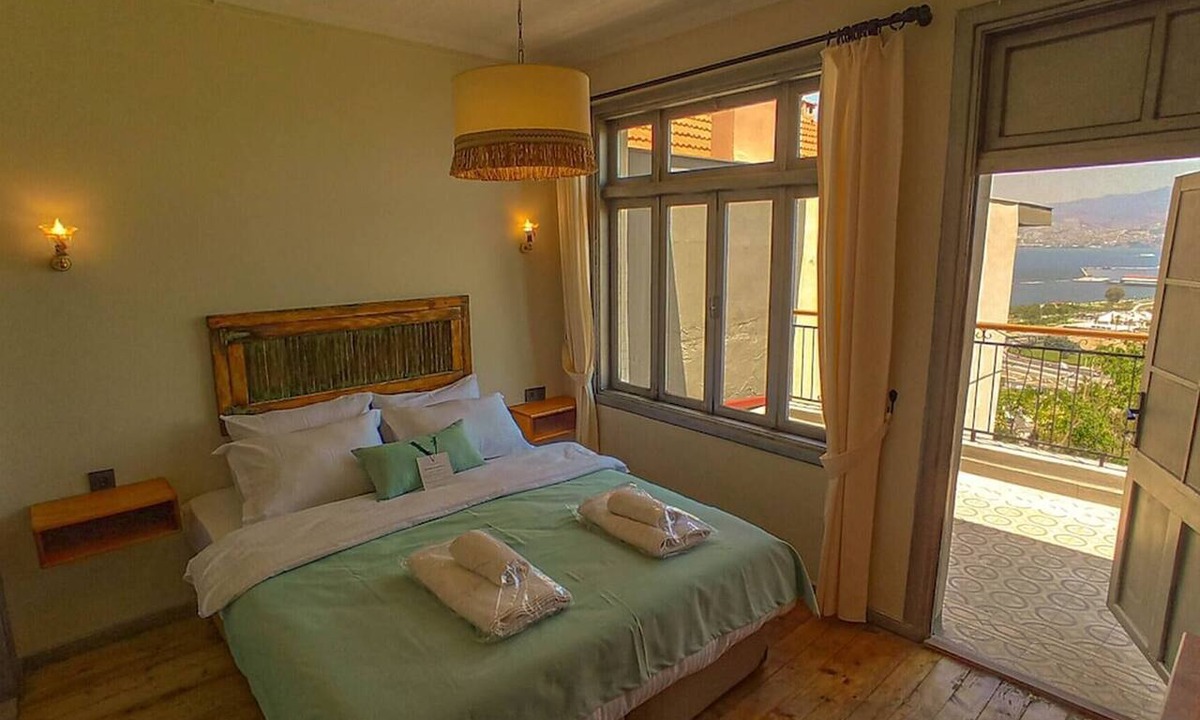 Konak House | 1901 CLOCK TOWER ROOM – Spacious, Bright, and Comfortable with Unobstructed Ocea