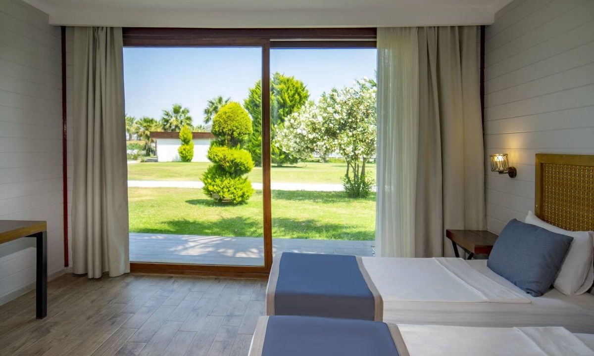 Kusadasi Resort | ADELLA BEACH RESORT HOTEL