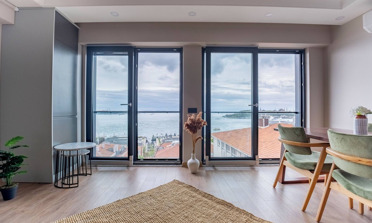 Cihangir Apartment | Bosphorus View 2BR Luxury Apartment - Parking & Elevator