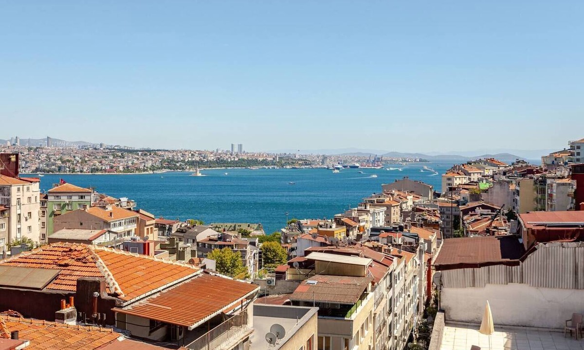 Kabatas Apartment | Bosphorus View Terrace- Historic Cihangir