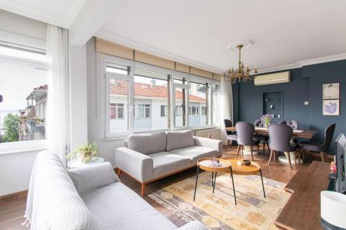 Moda Apartment | Bright Vibrant 3BR Haven near Sea and Prime Locale