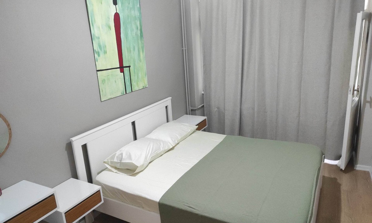 Moda Apartment | Caferağa, Moda - Steps to the Sea, Fully Furnished, Bills Included Flat
