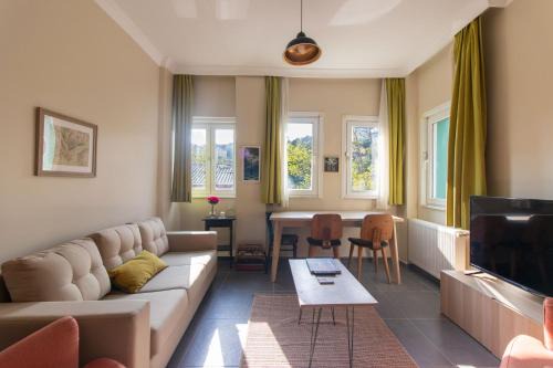 Uskudar Apartment | Calm & Charming 1BR with Shared Lush Garden Access