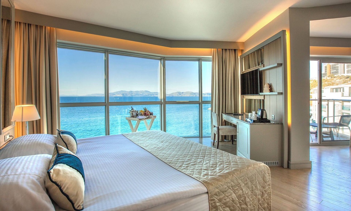Kusadasi City Centre Hotel | Charisma De Luxe Hotel