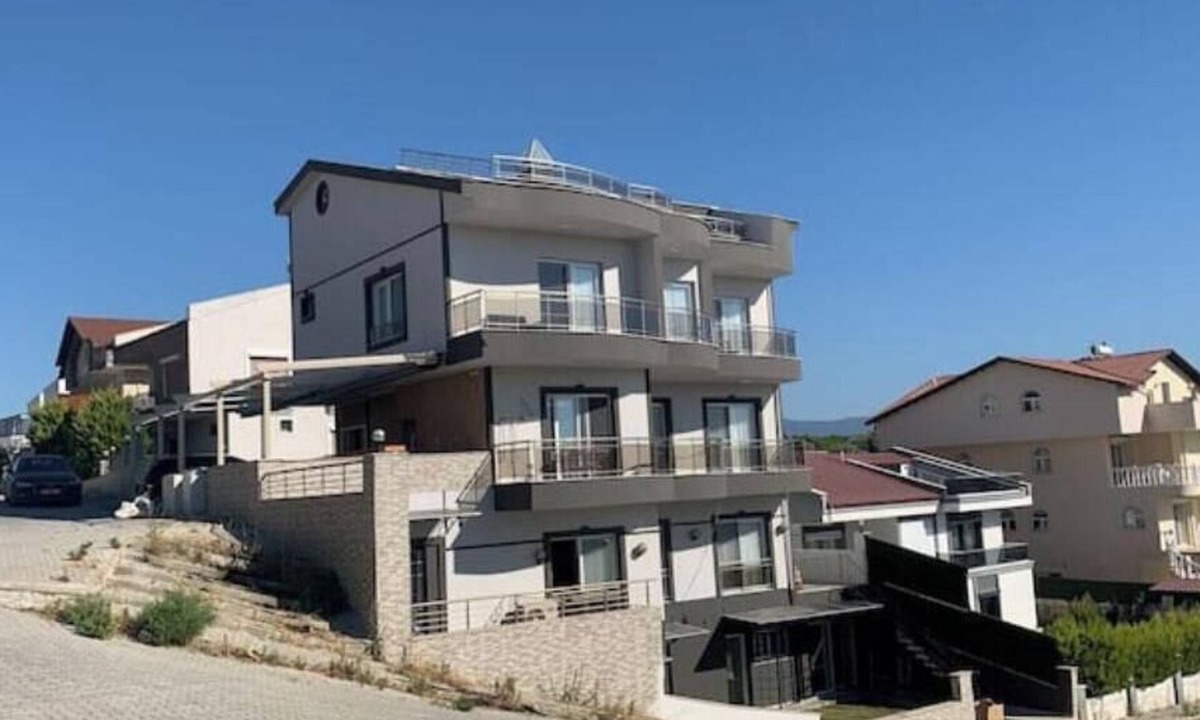 Kadnlar Denizi Mahallesi Apartment | Cozy 2-bedroom apartment in enjoyable Aydın with AC