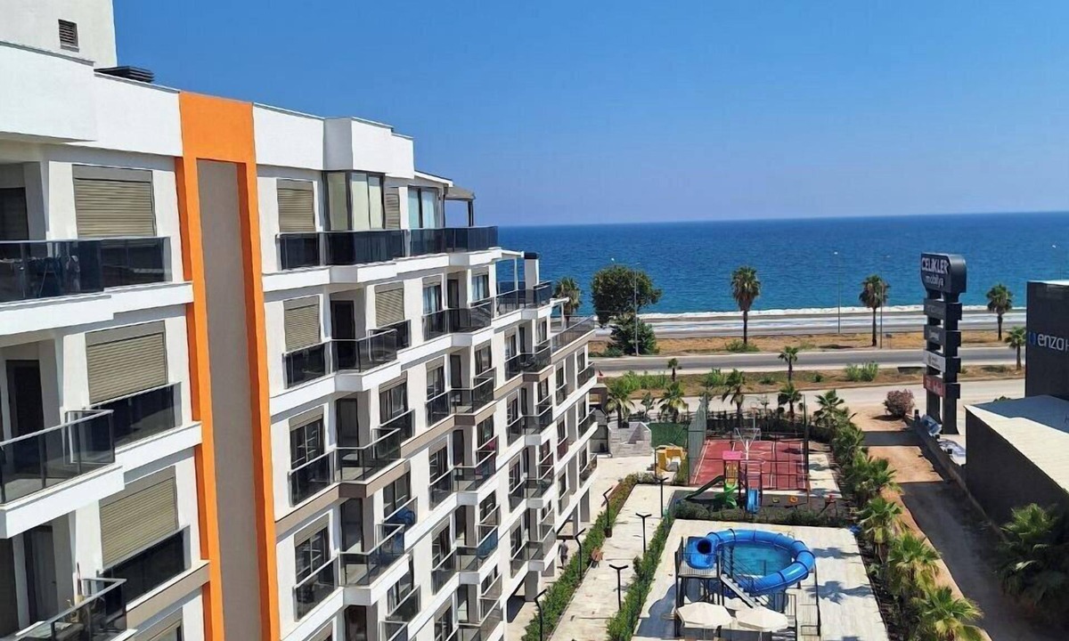 Kumluca Apartment | Cozy 2-bedroom apartment in Finike with a sea view, pool, sauna and gym
