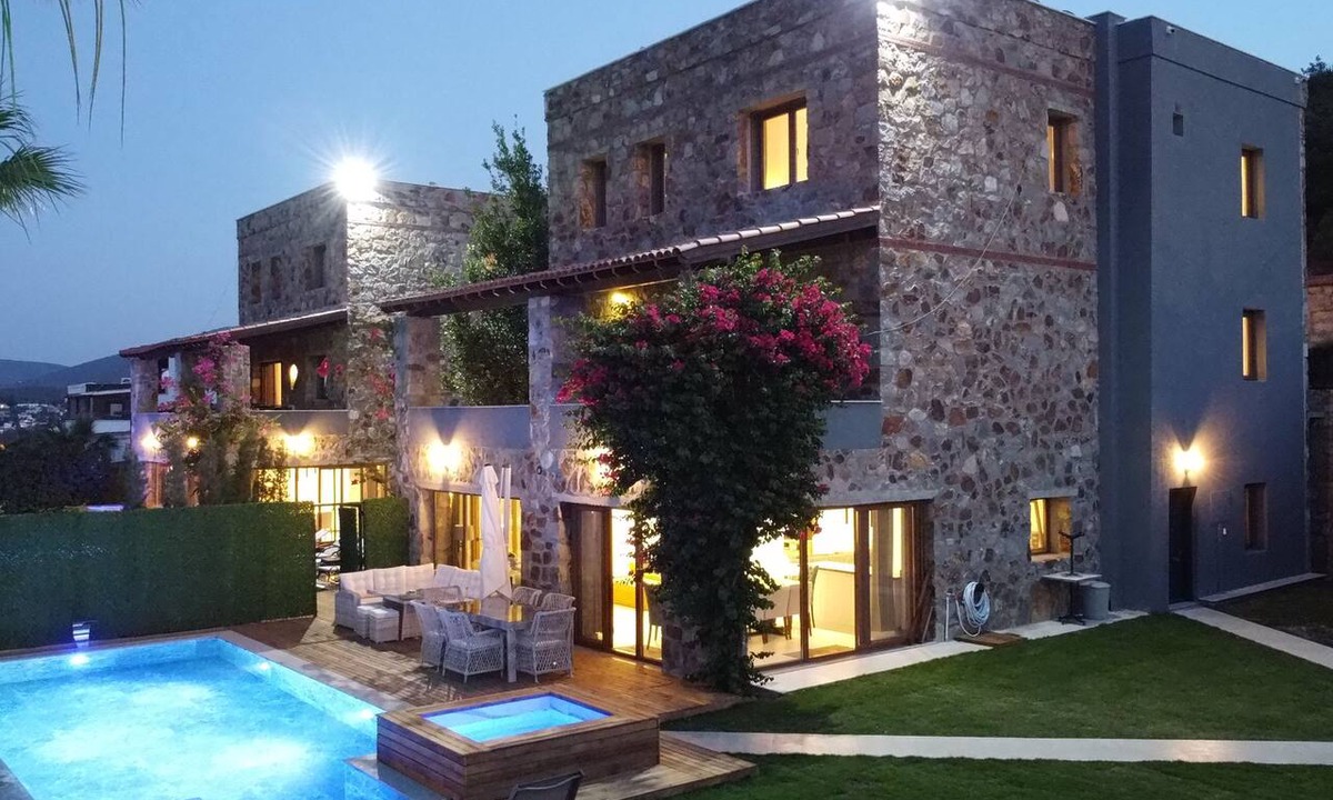 Torba House | doğayla iç içe,taş mimarisi ve modern detayları ile dikkat çeken bir şık ev.