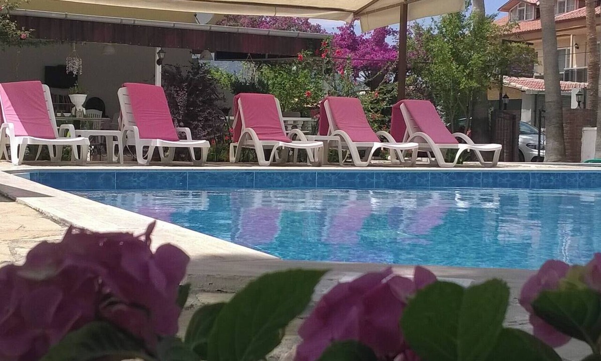 Ortaca Apartment | Garden-view suite room