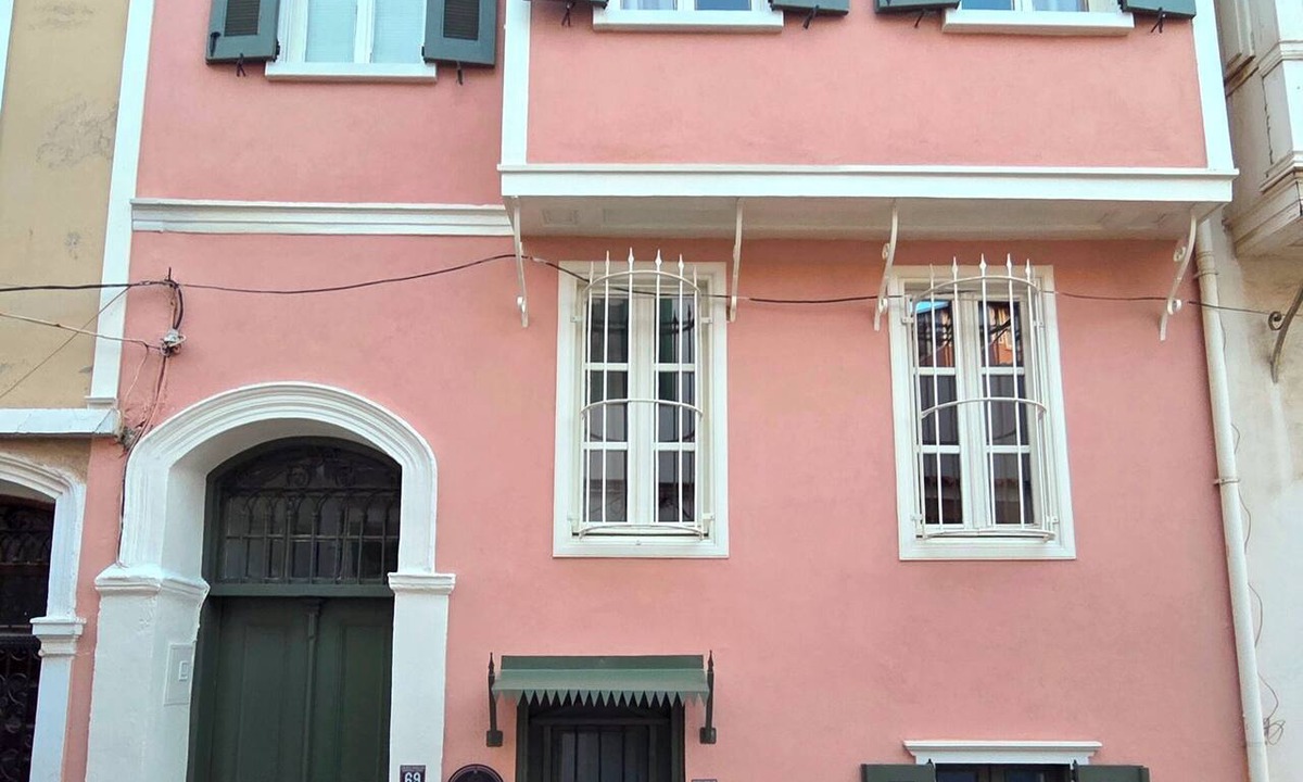 Ayvalik City Center House | Historic Greek House with Sea View in Ayvalik