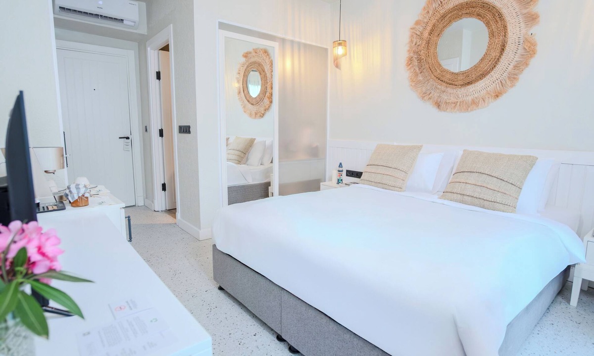 Bitez House | In One Bitez Hotel