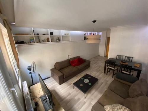 Kadikoy Apartment | Large apartment with a balcony in central Kadıköy