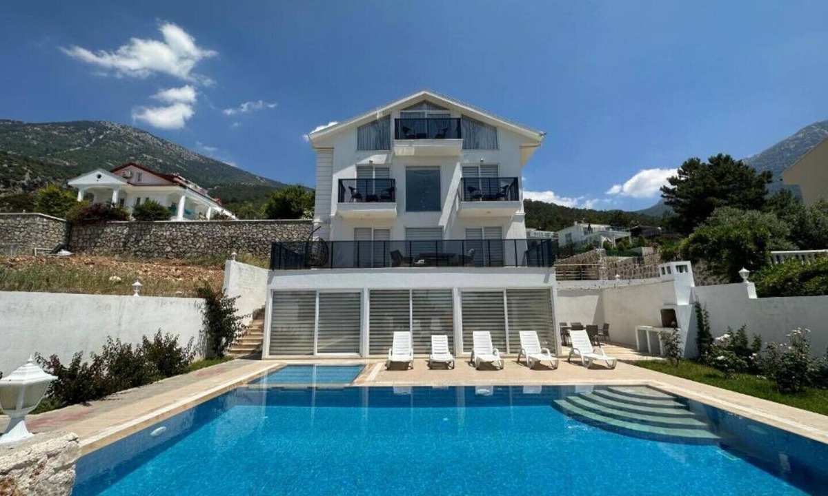 Oludeniz Villa | Large four bedroom Villa in Beautiful quiet location, private pool and barbecue