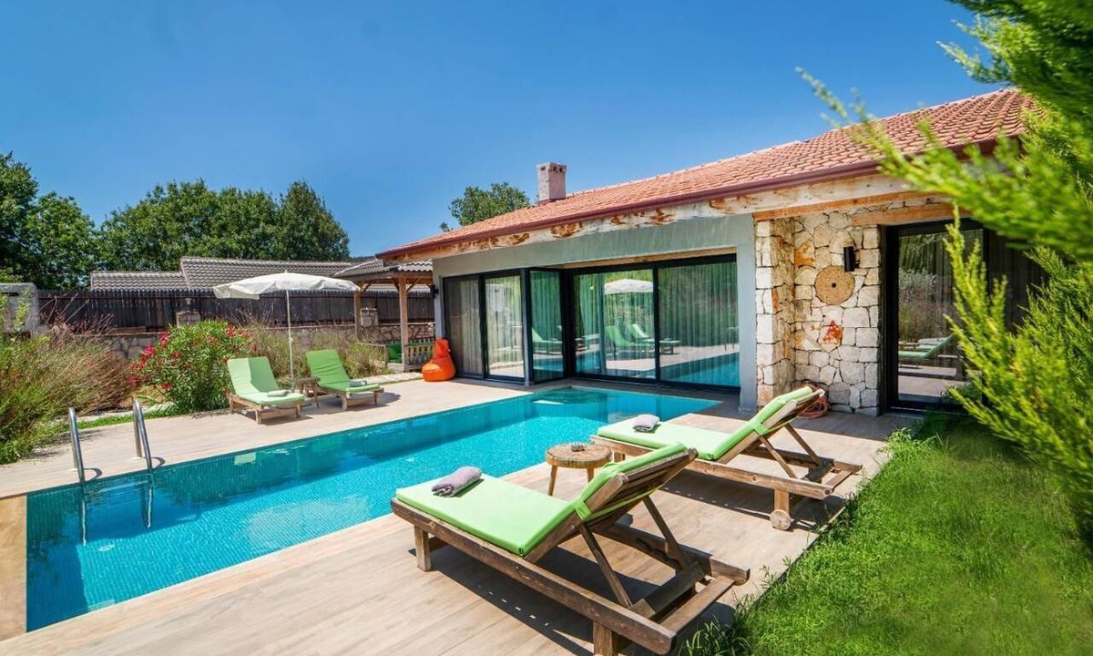 Keciler House | Luxury 2-bedroom bungalow with pool and jacuzzi in Kayaköy