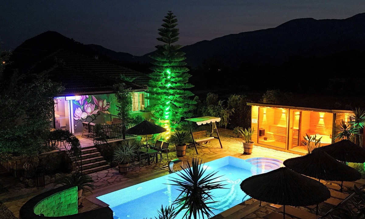 Ortaca Villa | Luxury 4 bed villa in a rural situation; by taxi 5 minutes from town
