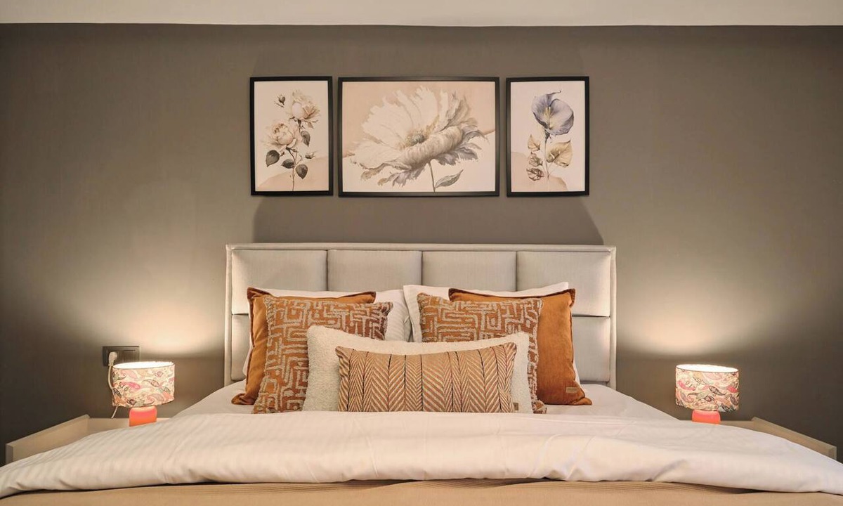 Kadikoy Apartment | Modern 2BR Living Areas, 2 Baths, Kadıköy