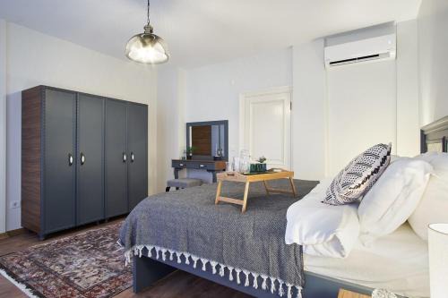 Balat Villa | Modern Furnished Historical House