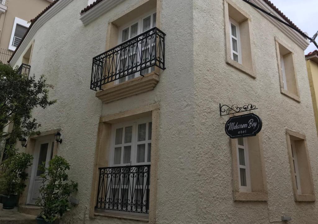 Cesme Hotel | Muharrembey Otel