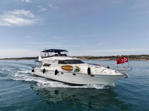 Titreyengol Boat Rental | Ottoman 07 Private Yacht Experience