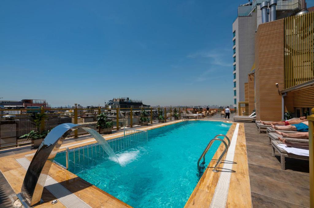 Asmali Mescit Hotel | Ramada By Wyndham Istanbul Pera