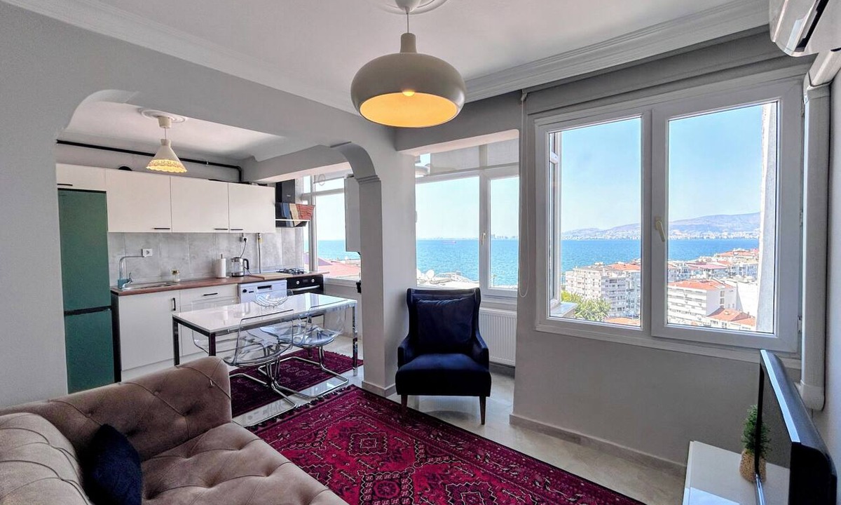 Konak Apartment | Renovated comfy apartment with unique sea view