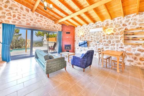 Patara House | Romantic 1BR Pool Villa in Nature