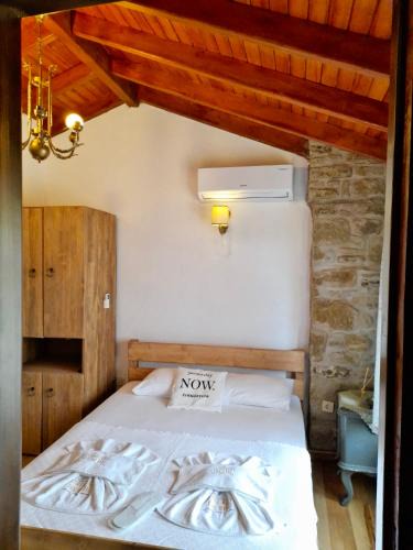 Gokceada Hotel | SARI KEÇİ TAŞ OTEL