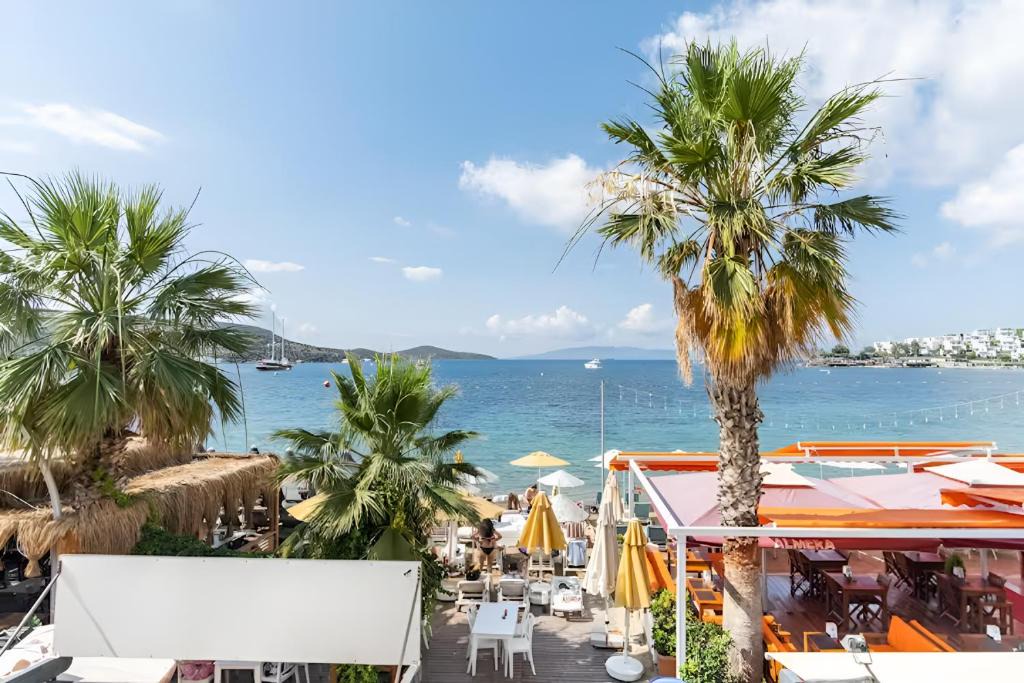 Bitez Hotel | Seafront House