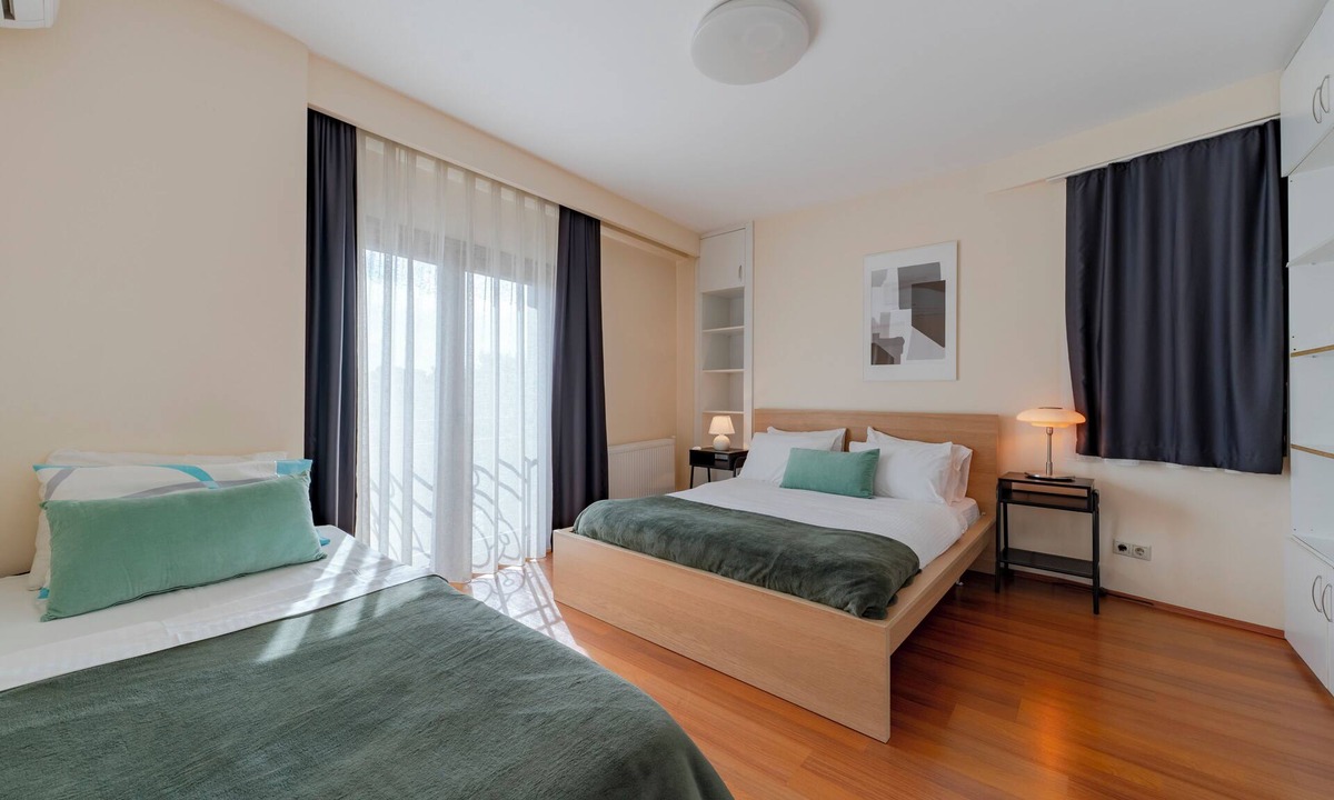 Karakoy Apartment | Spacious One-Bedroom Apartment with Bosphorus View