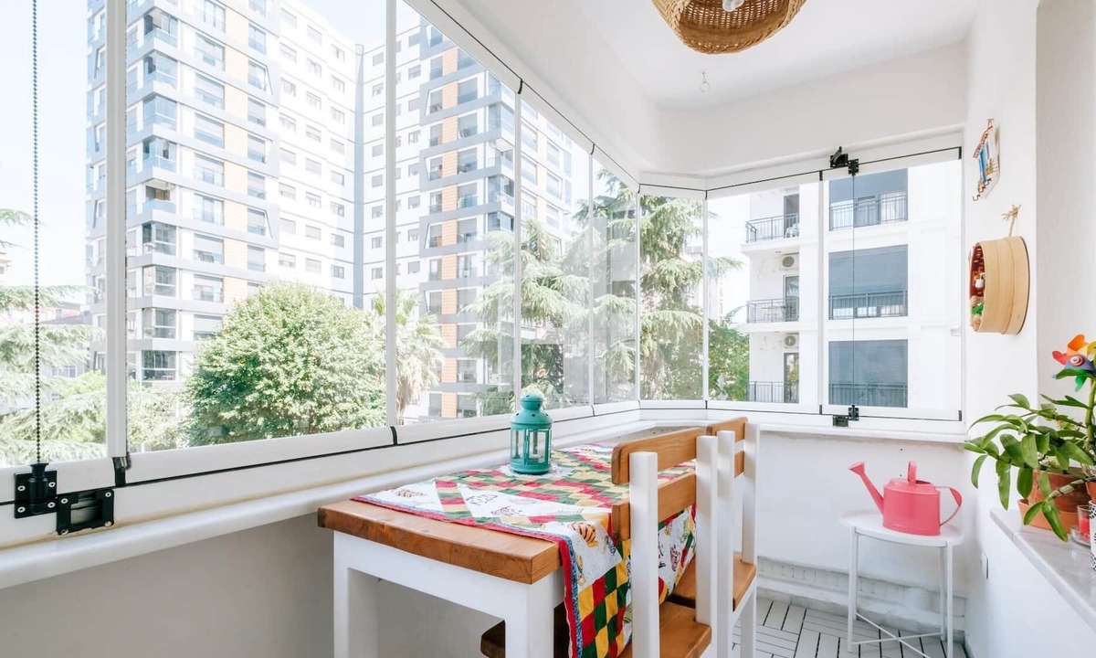 Kadikoy Apartment | Stylish Oasis with Lovely Balcony 10 min to Moda