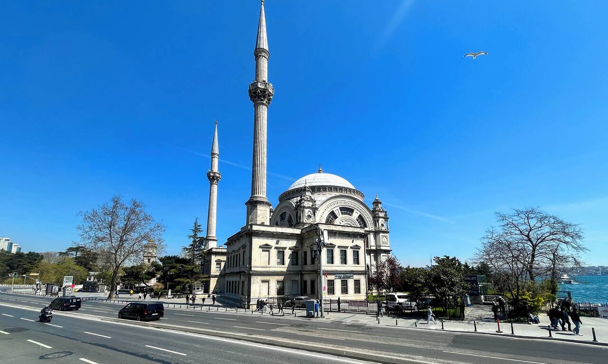 Kabatas Condo | Trendy 2BR Apartment · Bosphorus & Dolmabahçe View · Central Beyoğlu