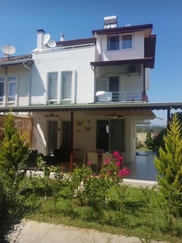 Cenger Villa | Triplex Villa I Private Beach I 300 meters by walk to the sea