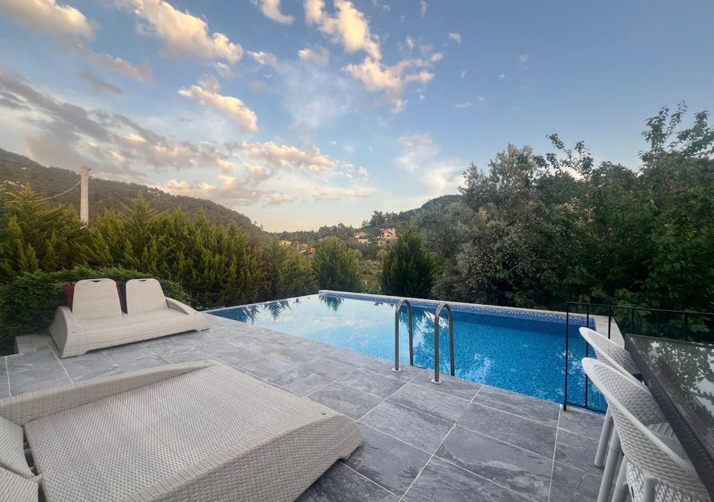 Uzumlu Villa | Villa Rose Garden with Private Pool And Jacuzzi