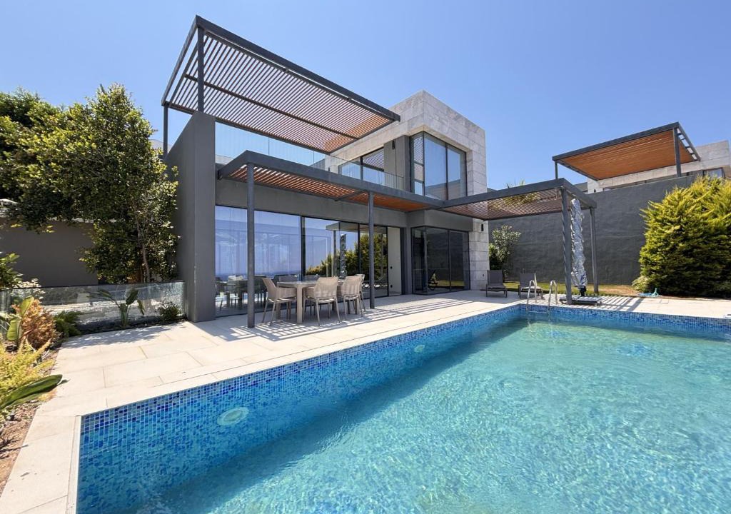 Geris Villa | Yalıkavak Villa with Pool, Garden & Sea View
