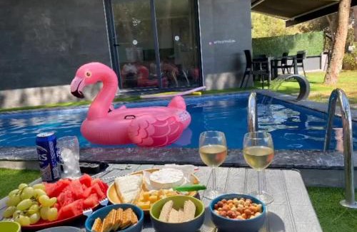 Kadnlar Denizi Mahallesi Villa | Özel havuz ve deniz manzaralı yeni villa