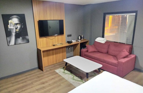 Moda Hotel | 216 F&B Suites