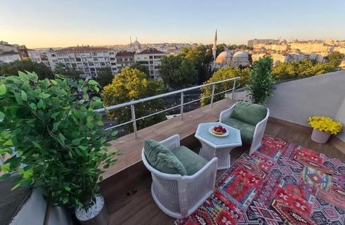 Fatih Apartment | 4 BR Flat with Terrace and Hot Tub in Historic Istanbul