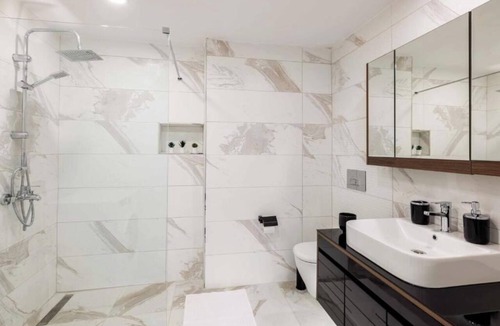 Cihangir Apartment | 5 min Walk to Taksim Square & Galata sleeps 4