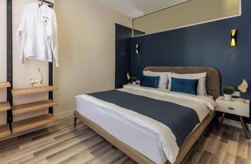 Cihangir Apartment | 5 min Walk to Taksim Square & Galata sleeps 4