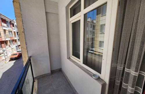 Tepebası Apartment | 5 Numara-Merkezi konumda ferah 1+1