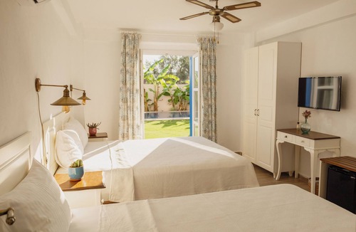 Tokoglu Hotel | Alacati Fora Bella
