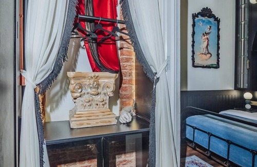 Gumussuyu Mahallesi Apartment | Allegory of Taksim 2B