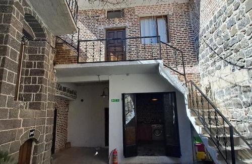 Sur House | Ava House