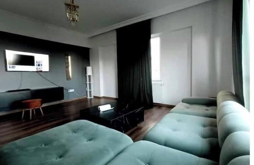 Pendik Apartment | Balcony, pool, nature, parking, 5 minutes from Sabiha Gökçen