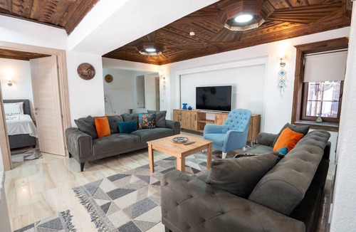 Icmeler City Center Apartment | Beach Suite İcmeler (Ula Mimarisi)