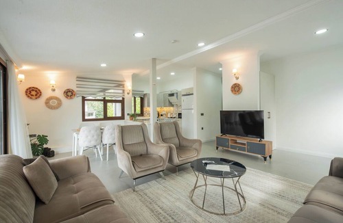 Icmeler City Center Apartment | Beach Suite L Penthouse İcmeler