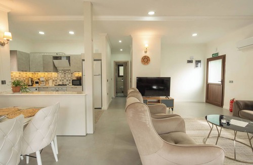 Icmeler City Center Apartment | Beach Suite L Penthouse İcmeler