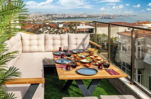 Cihangir Apartment | Bosphorus View Apt with 2 Terraces At Monnas Suite