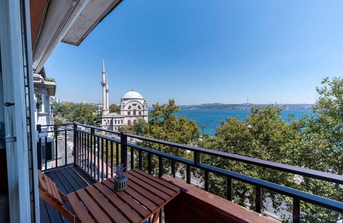 Gumussuyu Mahallesi Apartment | Bosphorus View with Balcony - 3 Bedrooms 2 Bathrooms