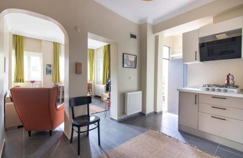 Uskudar Apartment | Calm & Charming 1BR with Shared Lush Garden Access