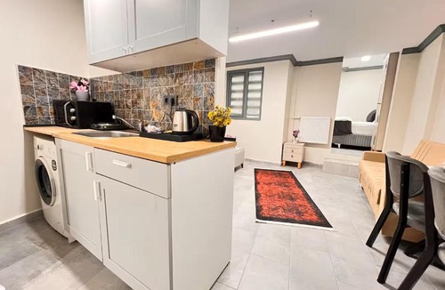Kumkapi Apartment | Central Comfort Bright Studio